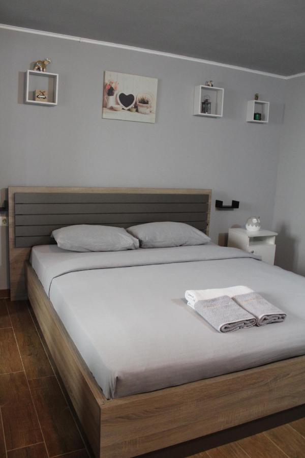 Apartman Daca II Podgoriţa Exterior foto